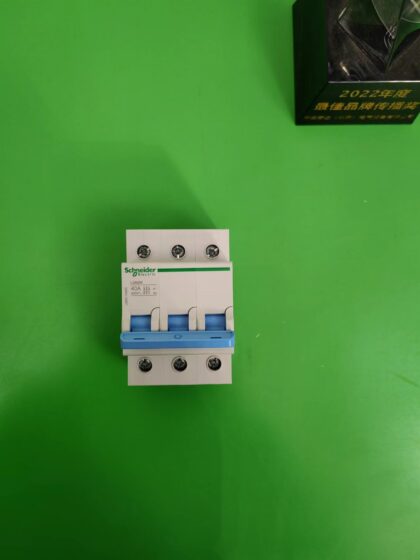 Schneider EZ7SW-3P100A Isolating Switch Schneider EZ7SW-3P100A Isolating Switch