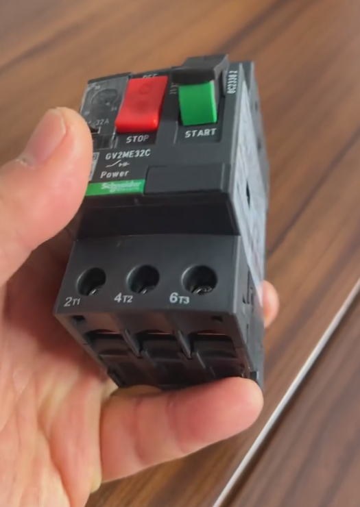 Schneider GV2ME32C 3-pole thermal-magnetic circuit breaker