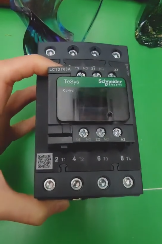 Schneider LC1DT80 4-pole contactors