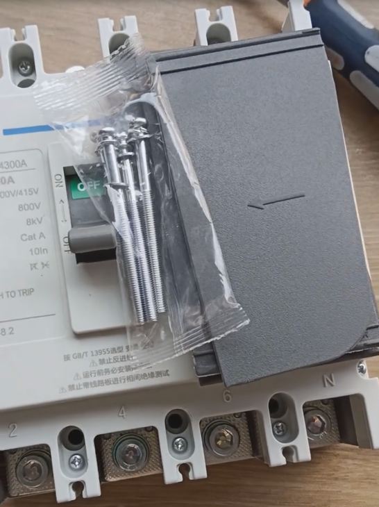 Chint NM1LE-250S/4300A-160A 4-pole molded case residual current circuit breaker