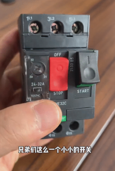 Schneider GV2ME32C 3-pole thermal-magnetic circuit breaker