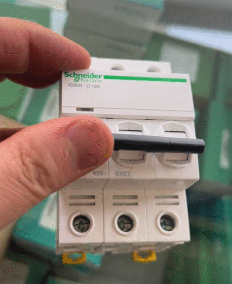 Schneider Electric IC65N-3PC16A