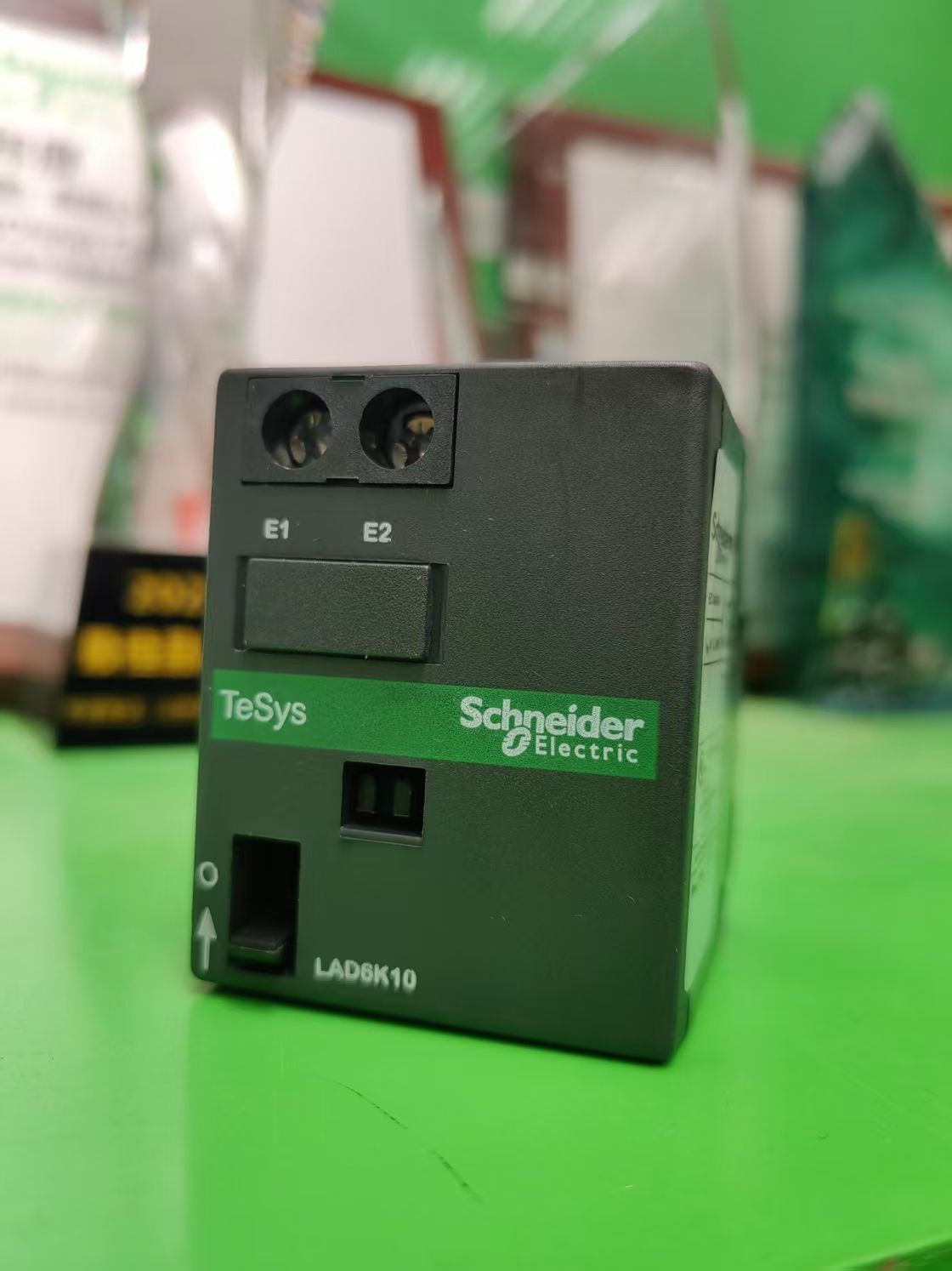 Schneider Electric LAD6K10 is a mechanical latching module