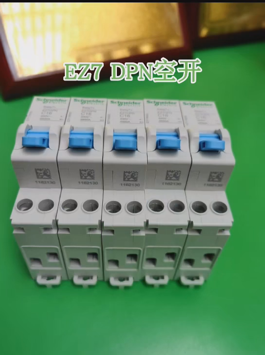 ชไนเดอร์ EZ7DPN-C16 เซอร์กิตเบรกเกอร์ (EZ711603G)