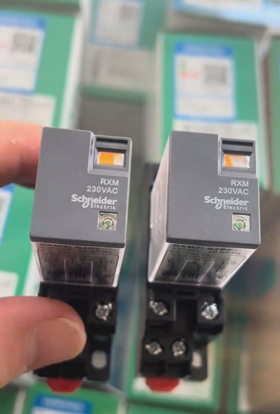 Schneider relay RXM2LB2P7