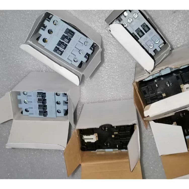  Siemens DC Contactor 3RT1024-1BB40