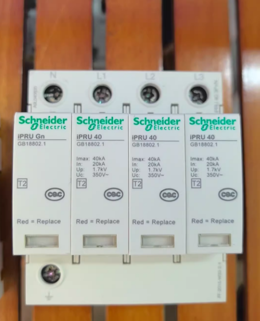 A9L40600 Schneider surge protection