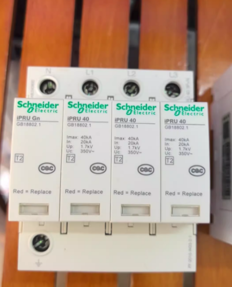 A9L40600 Schneider surge protection