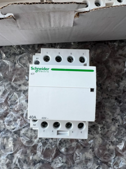 Schneider Electric A9C20844 is a 4-pole, 40A contactor