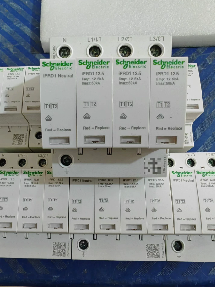 Schneider A9L16482 Surge Protection Device (SPD)