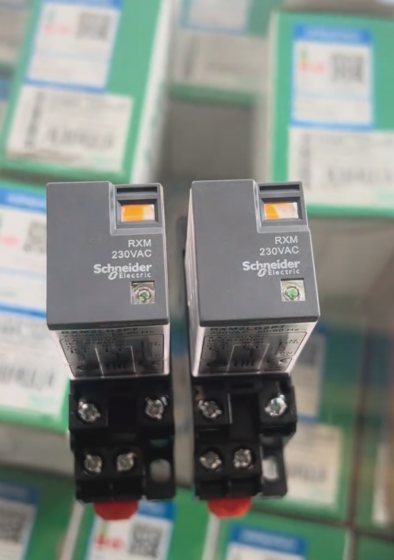 Schneider relay RXM2LB2P7