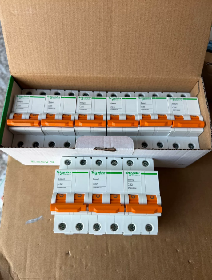 Schneider EA9AN2C25 Miniature Circuit Breaker