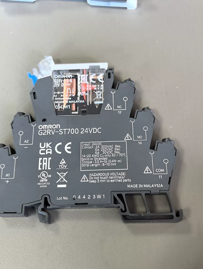 OMRON PTF08A Relay Socket