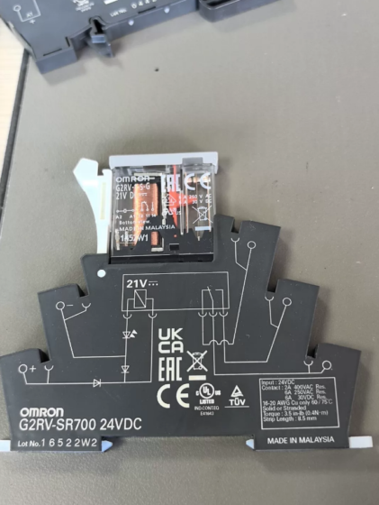 OMRON PTF08A Relay Socket