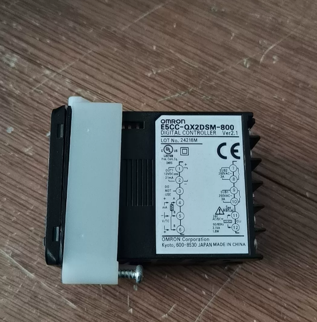 E5CC-QX2DSM-800 OMRON Temperature Controller