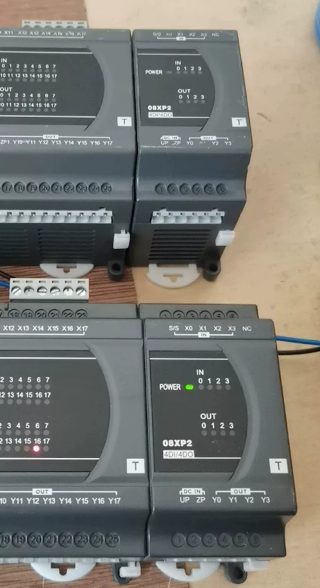 Module Delta DVP08XP211T