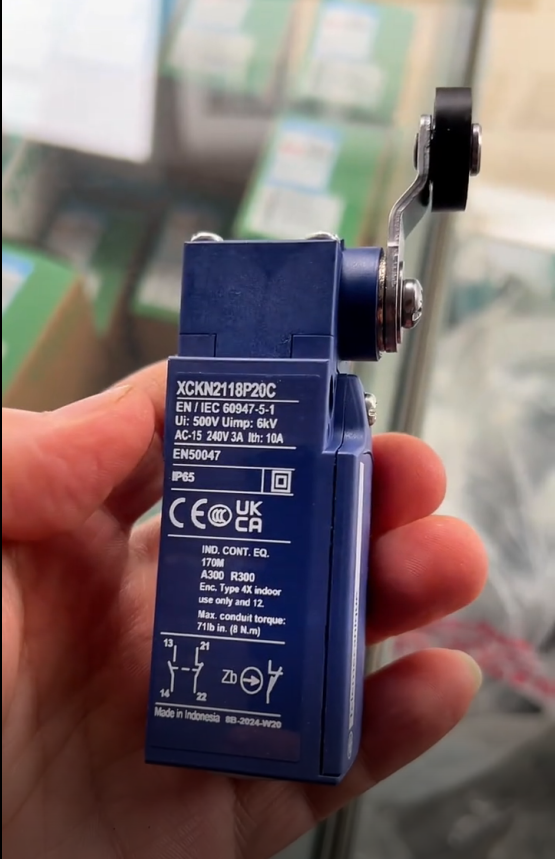  Schneider XCKN2118P20C Limit Switch