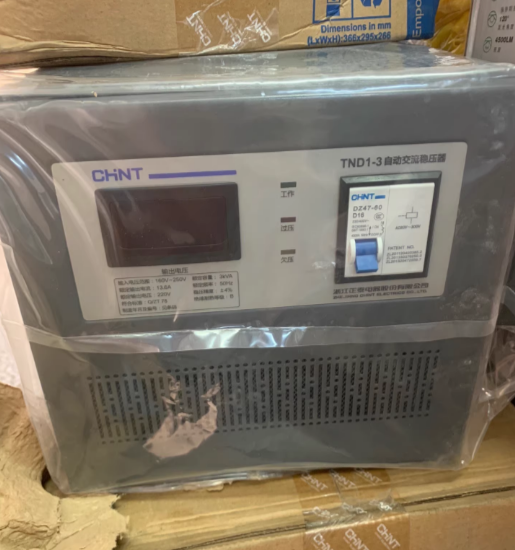 TND1‑3 is a single‑phase high‑precision fully automatic AC voltage stabilizer (improved SVC series) by CHINT. With a rated capacity of 3 kVA (3000 W), it is specially designed for 220V single‑phase power grids with voltage fluctuations, automatically stabilizing the output at 220V to ensure stable equipment operation.