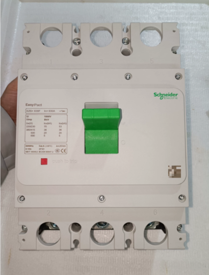 EZSS630F3630 is a 3P 630A Moulded Case Circuit Breaker (MCCB) from Schneider Electric’s EasyPact EZS+ Series (Dunhuang Series). Its official order code is EZSS630F3630, with the full model description EZS-S630 36kA TM630D 3P3D, designed for power distribution protection.