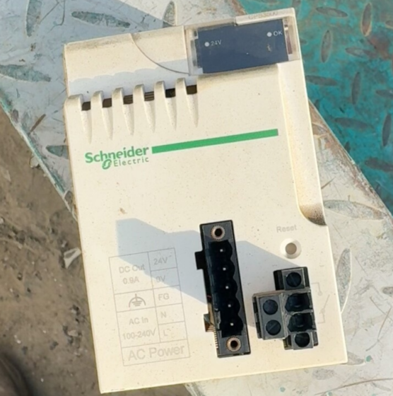 The Schneider BMXCPS3500 is a high-power AC power supply module for the Modicon X80 platform, specifically designed for Modicon M340 and M580 Programmable Automation Controller (PAC) racks. It provides stable DC output to power the backplane, I/O modules, CPU, and field sensors.