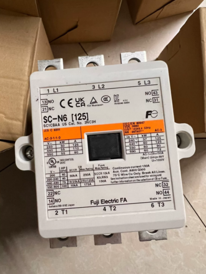 Fuji SC‑N6‑DC24‑AC220V is a high‑performance magnetic contactor in Fuji Electric’s SC series. It features advanced SUPER MAGNET technology and supports wide voltage control input from DC24V to AC220V. It is suitable for three‑phase motor control up to 125A / 30kW (240V) or 55kW (440V). Its dual power compatibility, low power consumption, and high reliability make it an ideal choice in industrial automation.