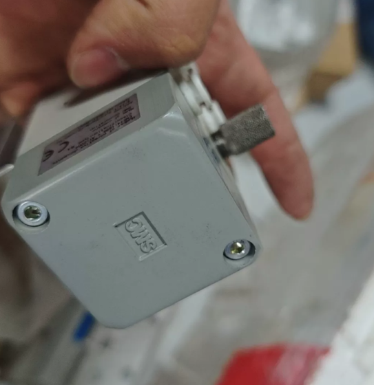 VR51-C06B-SMC is a two-hand safety control valve manufactured by SMC. The standard model is VR51-C06B, with “-SMC” as the brand identifier. This product belongs to the VR51 series and is a key component in industrial automation safety control, used to prevent hand crushing injuries and similar accidents during operation.