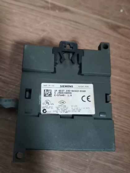 The core models of the Siemens EM 235 analog I/O module are 6ES7 235-0KD22-0XA0 (global) and 6ES7 235-0KD22-0XA8 (China CN), both hardware version 22 spare parts for S7-22X CPU maintenance.