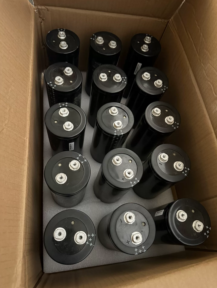 CD138 400V 7900μF Capacitor