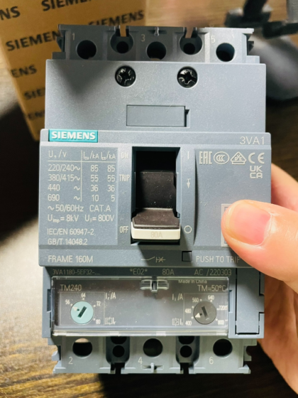 Siemens 3VA1180-3EF32-0AA0 Moulded Case Circuit Breaker