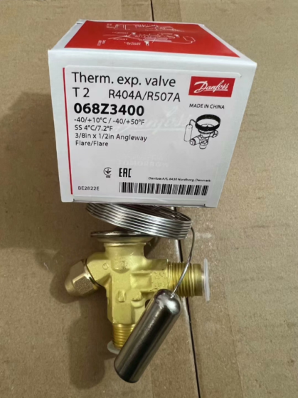 Danfoss 068Z3206 is an internally equalized thermostatic expansion valve of the TX2 type in the T2/TE2 series, designed specifically for R22/R407C refrigerants with 3/8" × 1/2" flare connections. It is used for refrigerant flow control in dry evaporators of commercial and industrial refrigeration and air conditioning systems.