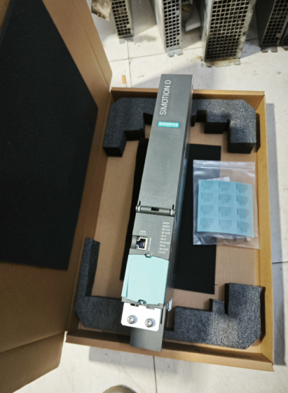 The Siemens 6AU1445-2AD00-0AA0 is a SIMOTION D-series drive-type high-performance motion control unit (Model: D445-2 DP/PN). It is integrated into the SINAMICS S120 drive system and designed for high-precision multi-axis motion control applications. It can control up to 64 motion axes and delivers high-speed real-time communication and processing capabilities.