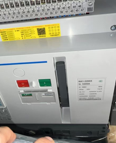 Chint NA1-3200X-3200M/3P Air Circuit Breaker Series code for Chint air circuit breakers (ACB) Trip unit type: Intelligent trip unit (Micrologic); distinguished from standard Type L and high-breaking Type H Type M intelligent trip unit, featuring long-time delay overload, short-time delay short-circuit and instantaneous short-circuit protection