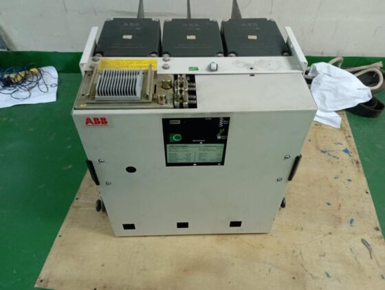 ABB HPA24/612C is a 24kV indoor SF6 medium voltage circuit breaker with rated current 630A and rated short-circuit breaking current 12.5kA. It is compatible with SafeSix switchgear and has been discontinued. The recommended replacement models are VD4-24/630-16 and HD4-24/630-16.