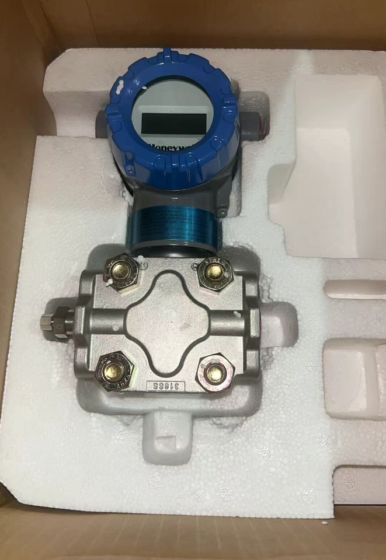 Honeywell ST700-STD720-E1AC4AS-1-A-AHB-11S-A-00A0 Smart Differential Pressure Transmitter This is Honeywell SmartLine STD720 smart differential pressure transmitter with 100kPa measuring range. It adopts 316SS process head + 316L diaphragm, silicone oil filling, 1/4" NPTF process connection, HART protocol, and with local display. Suitable for general industrial differential pressure measurement applications.