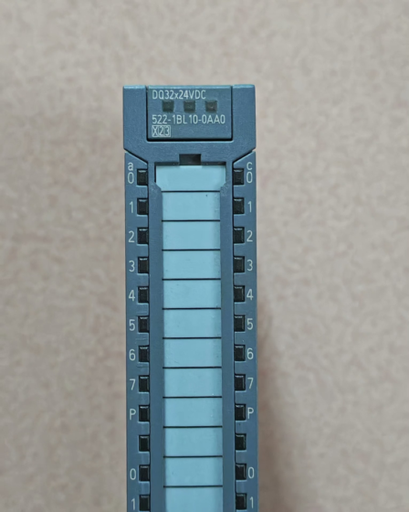 Siemens 6ES7522-1BL10-0AA0 Digital Output Module is the SM 522 digital output module of Siemens SIMATIC S7-1500 series. It features 32-channel 24V DC / 0.5A transistor output, 8 channels isolated per group, supports SIL2 safety level, and is suitable for load driving and safety control scenarios in industrial automation systems.