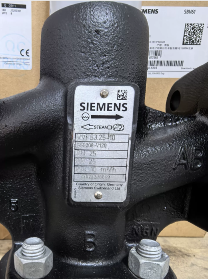 Siemens ACVATIX™ long-stroke 2-way flanged globe valve, DN25 nominal diameter, PN25 pressure rating. Suitable for media temperature range -20~220°C. Matched with SAX/SKD/SKB/SKC series actuators. Applied to fluid control such as steam, hot water and thermal oil. Typical model: VVF53.25-10 (Kvs=10m³/h). Order numbers start with S55208.