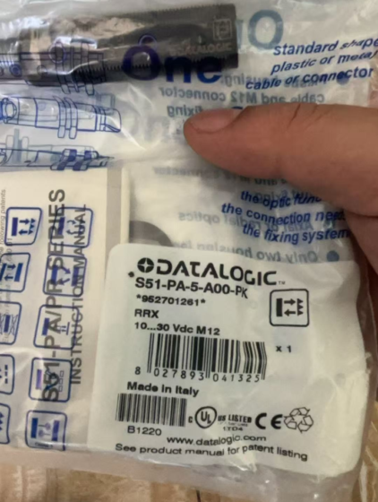 S51-PA-5-A00-PK is an S51 Series M18 cylindrical photoelectric sensor manufactured by IDEC (formerly DATASENSOR). It adopts an axial retro-reflective design with PNP output, M12 4-pin connector, and a sensing distance of 4m, suitable for general industrial automation detection applications.