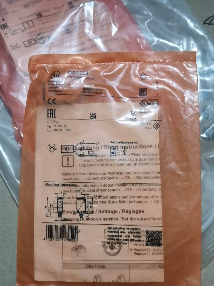 IFM O6P203 Retro-reflective Photoelectric Sensor