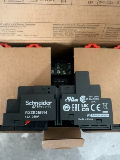 Schneider RXZE2M114M is a 14-pin mixed-type relay socket, specially designed for RXM2/RXM4 series miniature intermediate relays. It features 10A rated current, IP20 protection degree and wide operating temperature range, suitable for various industrial control applications. Its mixed terminal layout ensures flexible wiring, Schneider RXZE2M114M is a 14-pin mixed-type relay socket, specially designed for RXM2/RXM4 series miniature intermediate relays. It features 10A rated current, IP20 protection degree and wide operating temperature range, suitable for various industrial control applications. Its mixed terminal layout ensures flexible wiring,