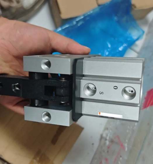 CGDZ40U-20D-MHT2-50D SMC Combined Cylinder This model is an integrated assembly unit consisting of SMC standard CG1Z series guided cylinder + MHT2 toggle heavy-duty air gripper, split into two parts: CGDZ40U-20D (linear telescopic cylinder) and MHT2-50D (end clamping gripper) CGDZ40U-20D-MHT2-50D SMC Combined Cylinder This model is an integrated assembly unit consisting of SMC standard CG1Z series guided cylinder + MHT2 toggle heavy-duty air gripper, split into two parts: CGDZ40U-20D (linear telescopic cylinder) and MHT2-50D (end clamping gripper)