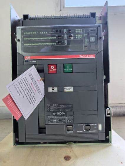 ABB E1N16-R1600-PR121-LSI ABB SACE Emax E1 Series Fixed-type Air Circuit Breaker, rated current 1600A, equipped with PR121/P microprocessor-based electronic trip unit and three-stage LSI protection function.
