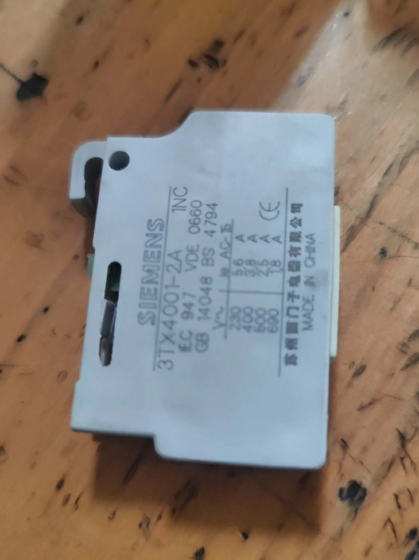 Siemens 3TX4001-2A Auxiliary Contact Block