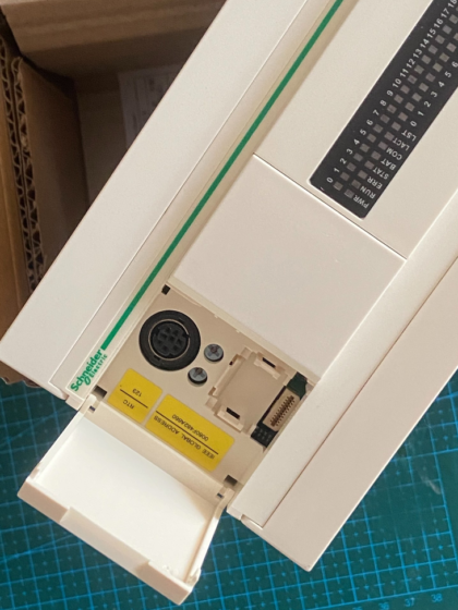 Schneider TWDLCAE40DRF Schneider Twido series compact all-in-one PLC, powered by 100–240V AC; equipped with 24-point 24VDC digital inputs, 14-point relay outputs plus 2-point positive-logic transistor outputs