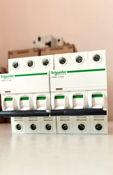 Schneider A9F74316 iC60N Miniature Circuit Breaker