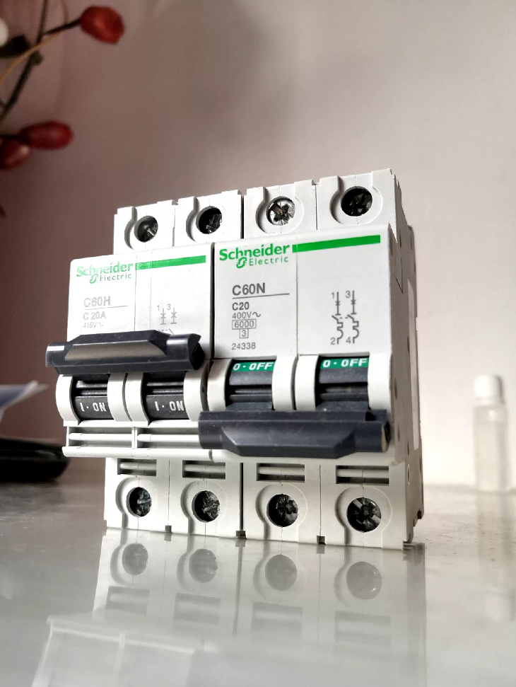 Schneider Marine-grade Circuit Breaker 24338