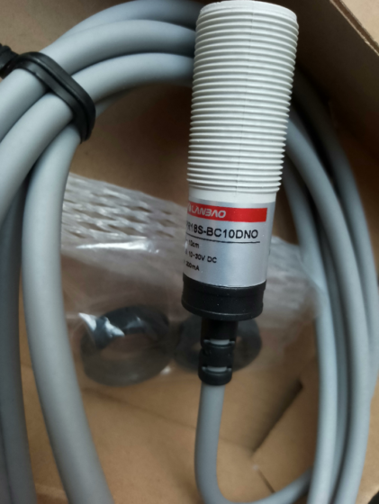 PR18S-BC10DNO is an M18 cylindrical plastic housing diffuse-reflective photoelectric sensor from LANBAO (Shanghai Lanbao Sensing) PR18S Series.
