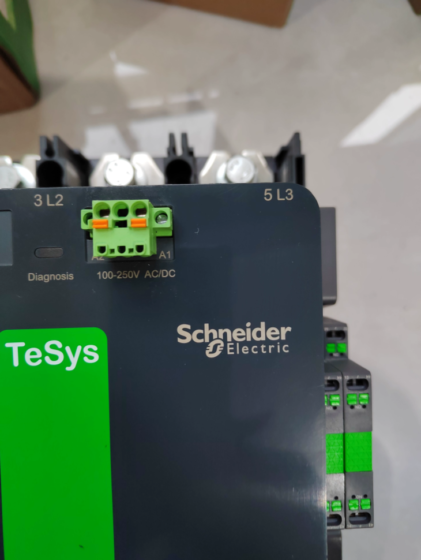 Schneider LC1G800KUEN Contactor The LC1G800KUEN is a 3-pole high-power contactor of Schneider Electric TeSys Giga Global Standard Version. Schneider LC1G800KUEN Contactor The LC1G800KUEN is a 3-pole high-power contactor of Schneider Electric TeSys Giga Global Standard Version.