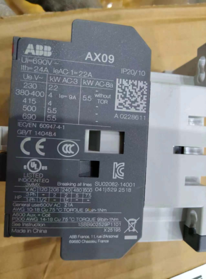 AX09-30-10-80 は、ABB AX シリーズの汎用 3 極 AC コンタクタです。, 以前の A シリーズの古典的な A9 コンタクタの正式な後継者 The AX09-30-10-80 is a general-purpose 3-pole AC contactor of ABB AX series, the official successor to the classic A9 contactor from the former A series