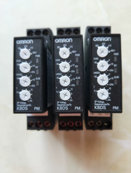 OMRON K8DS ซีรีส์ แรงดันไฟฟ้าสามเฟสบางเฉียบ + การกลับเฟส & รีเลย์ตรวจสอบการสูญเสียเฟสให้การป้องกันแบบรวมสำหรับระบบไฟฟ้าสามเฟสแบบ 3 สายทางอุตสาหกรรม. หน่วยเดียวจะตรวจสอบข้อผิดพลาดหลักสี่ข้อพร้อมกัน OMRON K8DS series slim three-phase voltage + phase-reversal & phase-loss monitoring relays deliver integrated protection for industrial 3-wire three-phase power systems. A single unit monitors four major faults simultaneously
