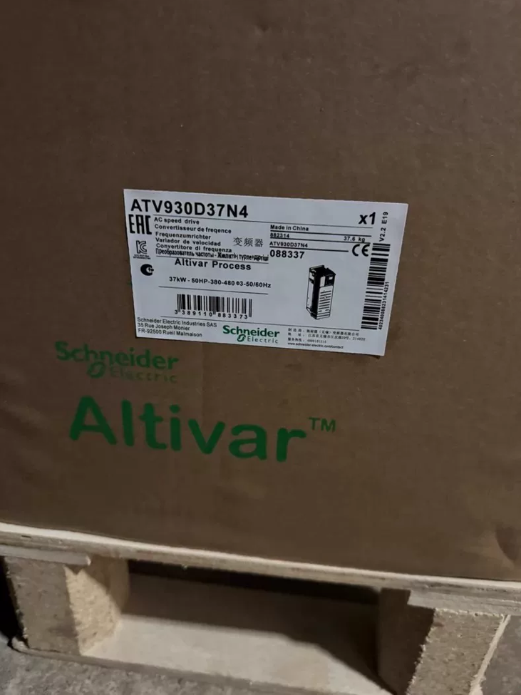 슈나이더 ATV930D37N4 가변 속도 드라이브